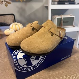 NWOT Birkenstock Boston Soft Footbed Suede Clog - Tan - Size 39 (US 8-8.5)